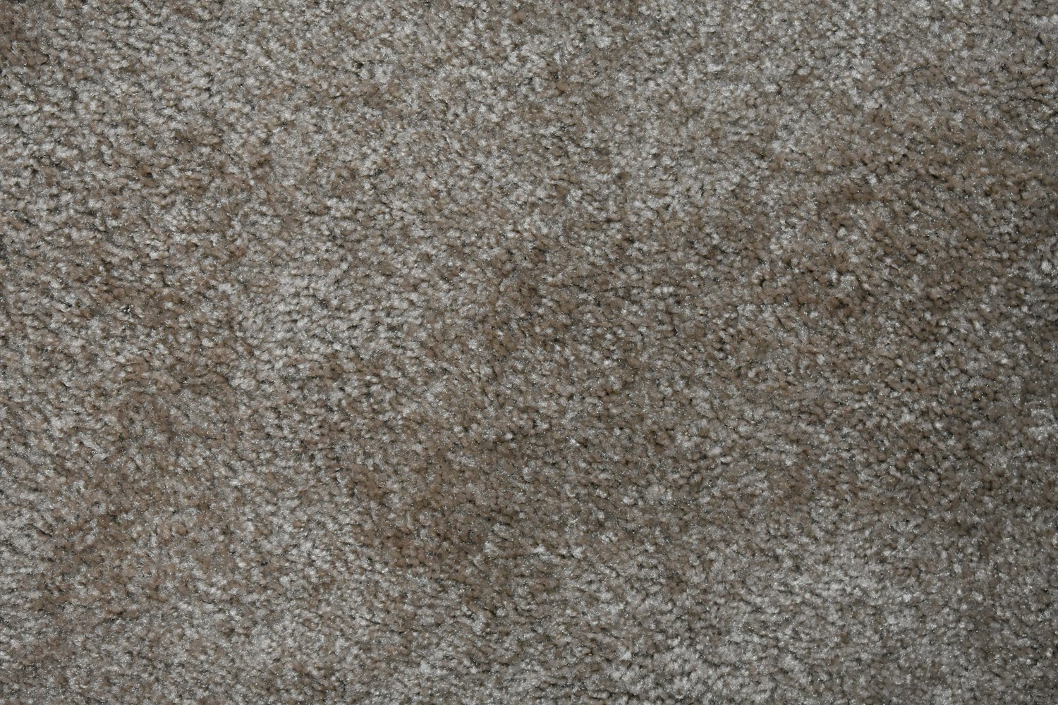 Plush saxony carpet.